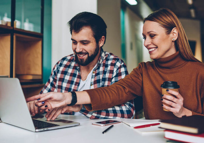 Man and woman learn how to avoid investment mistakes